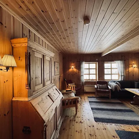 Cozy With Stunning Views In *